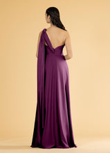 Load image into Gallery viewer, Bridesmaid 81014
